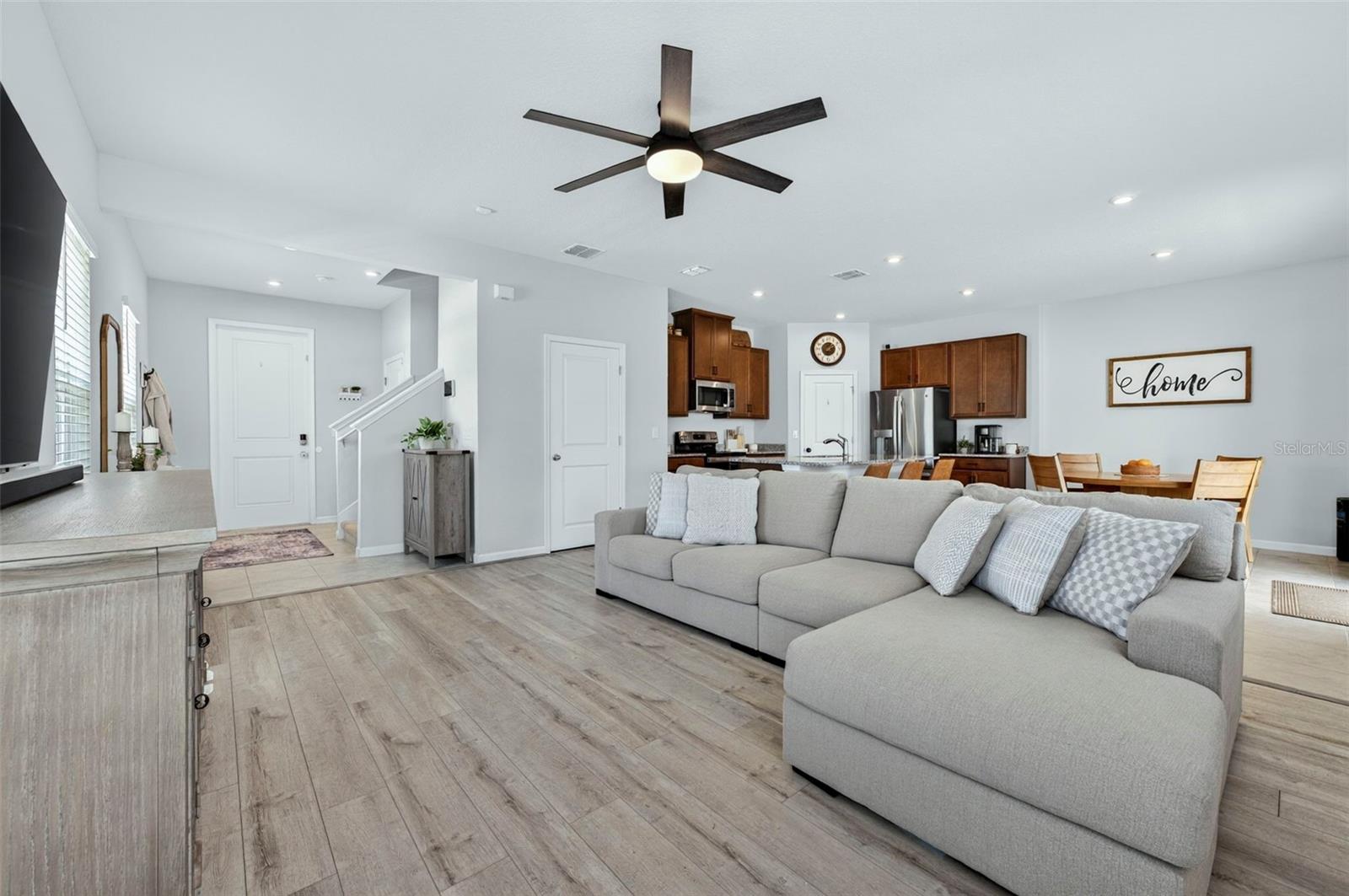 381 CRESTWIND DR — photo 5