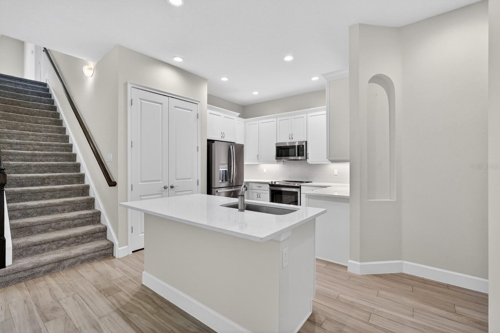 20 LONGRIDGE LN — photo 8