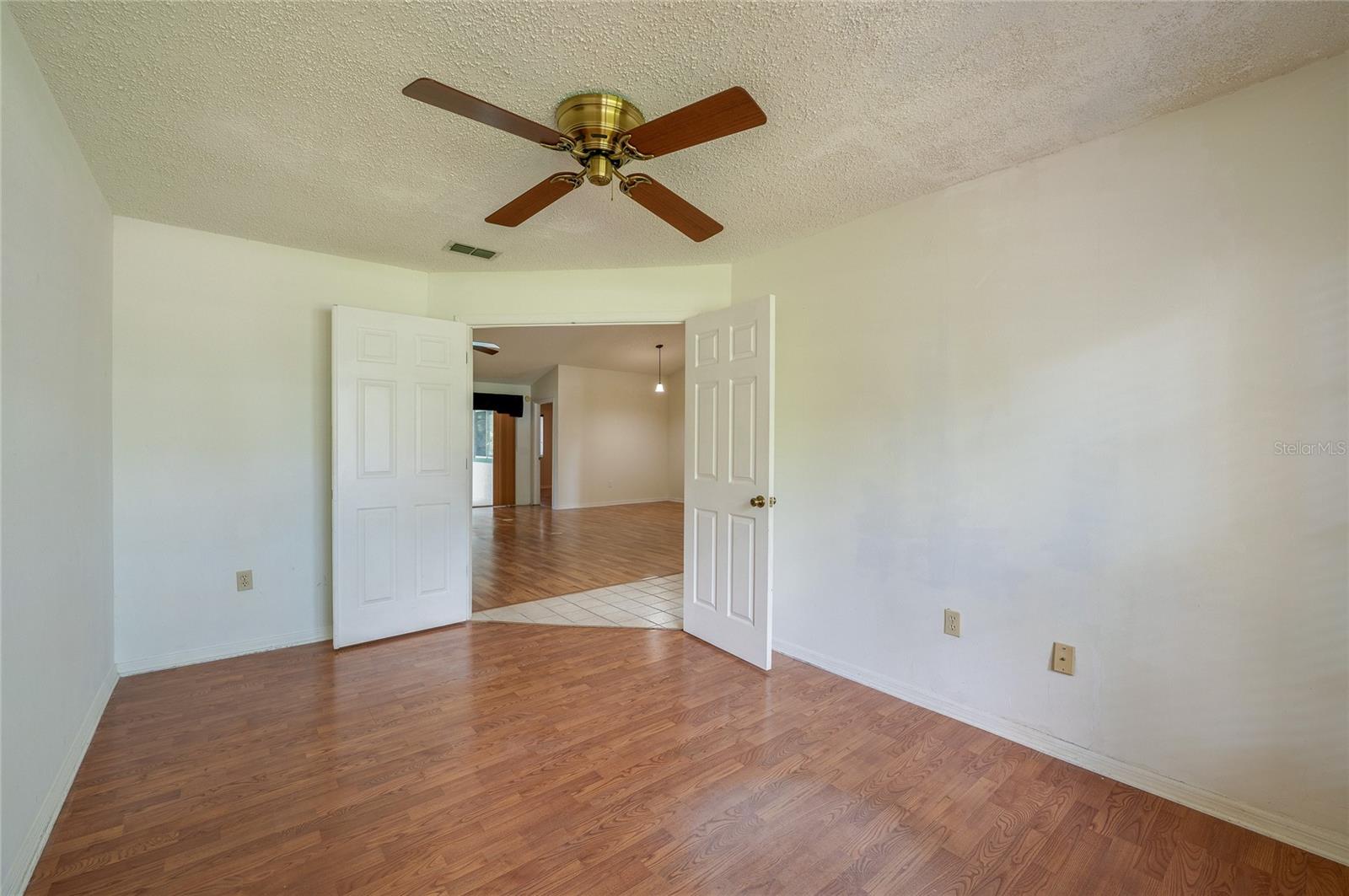 203 LIVE OAK CT — photo 8