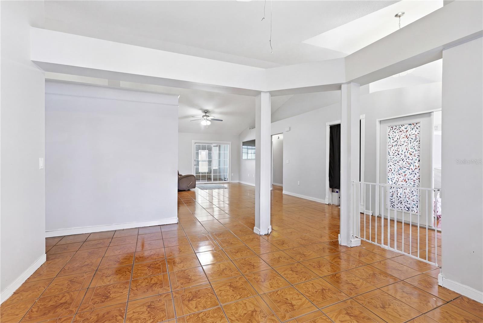 725 W 9TH ST — photo 4
