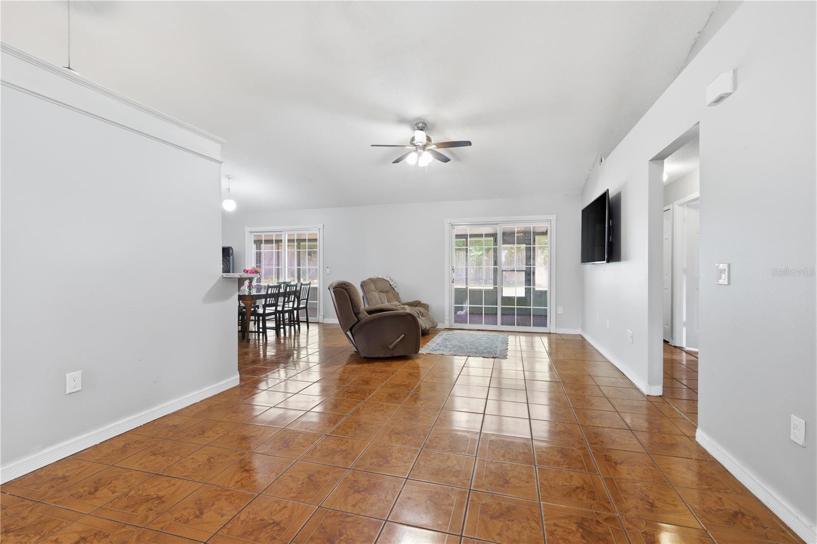 725 W 9TH ST — photo 7