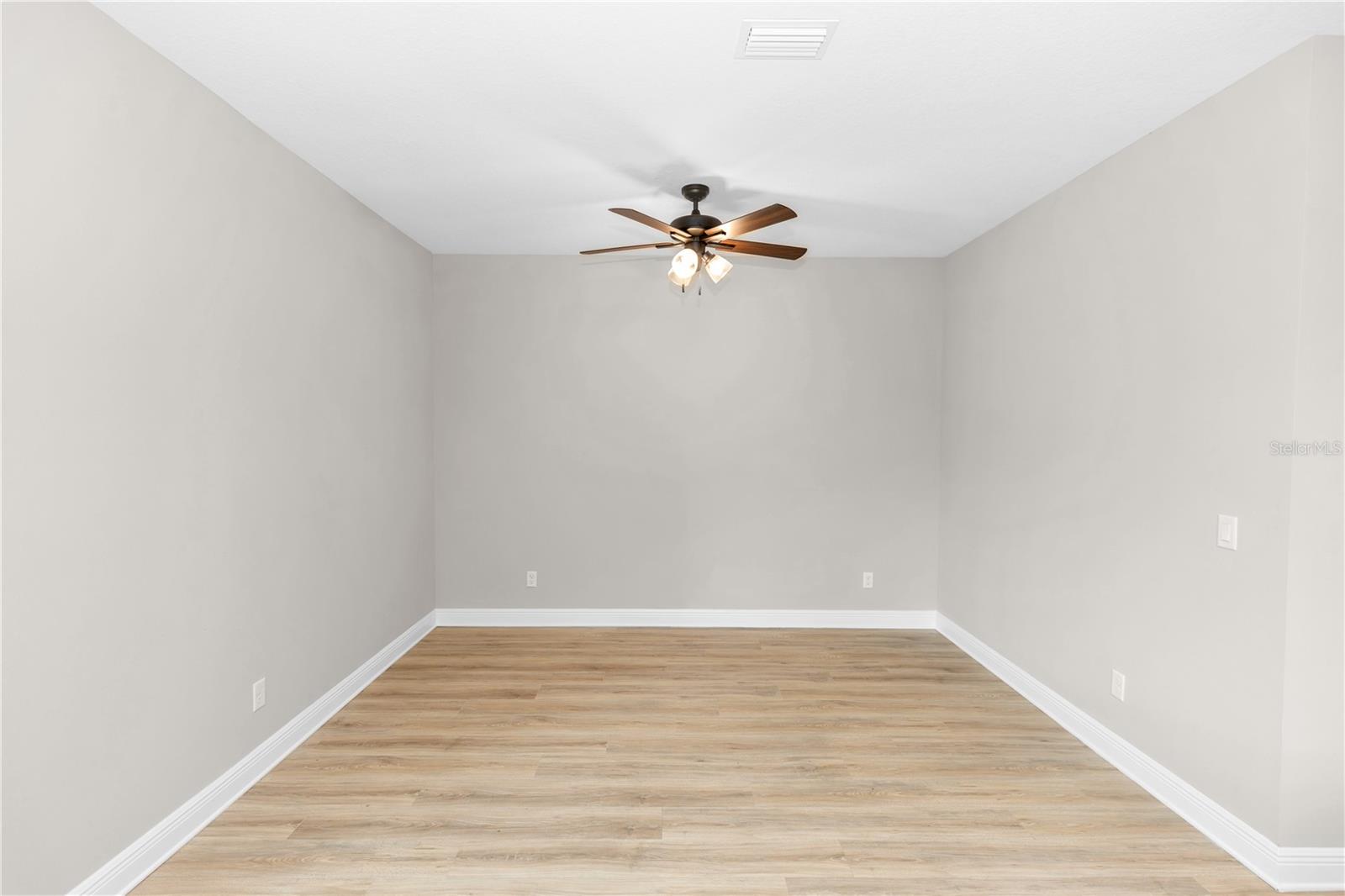 790 HYPERION DR — photo 11