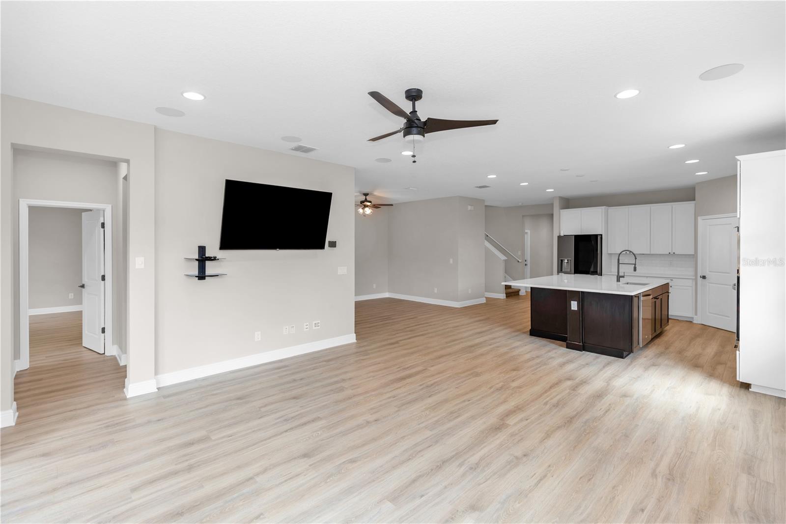 790 HYPERION DR — photo 9