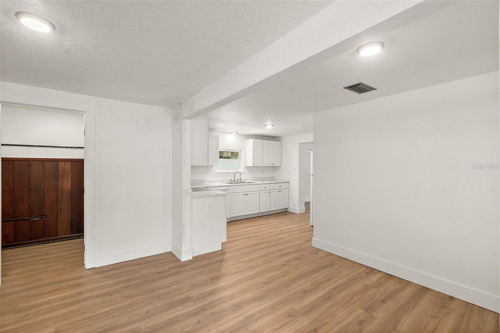 607 WAYNE AVE — photo 9