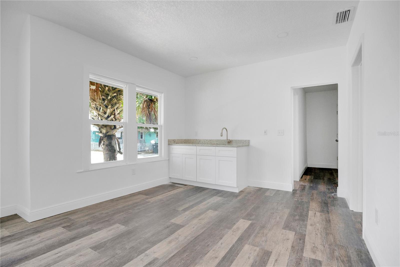 547 N RIDGEWOOD AVE — photo 11