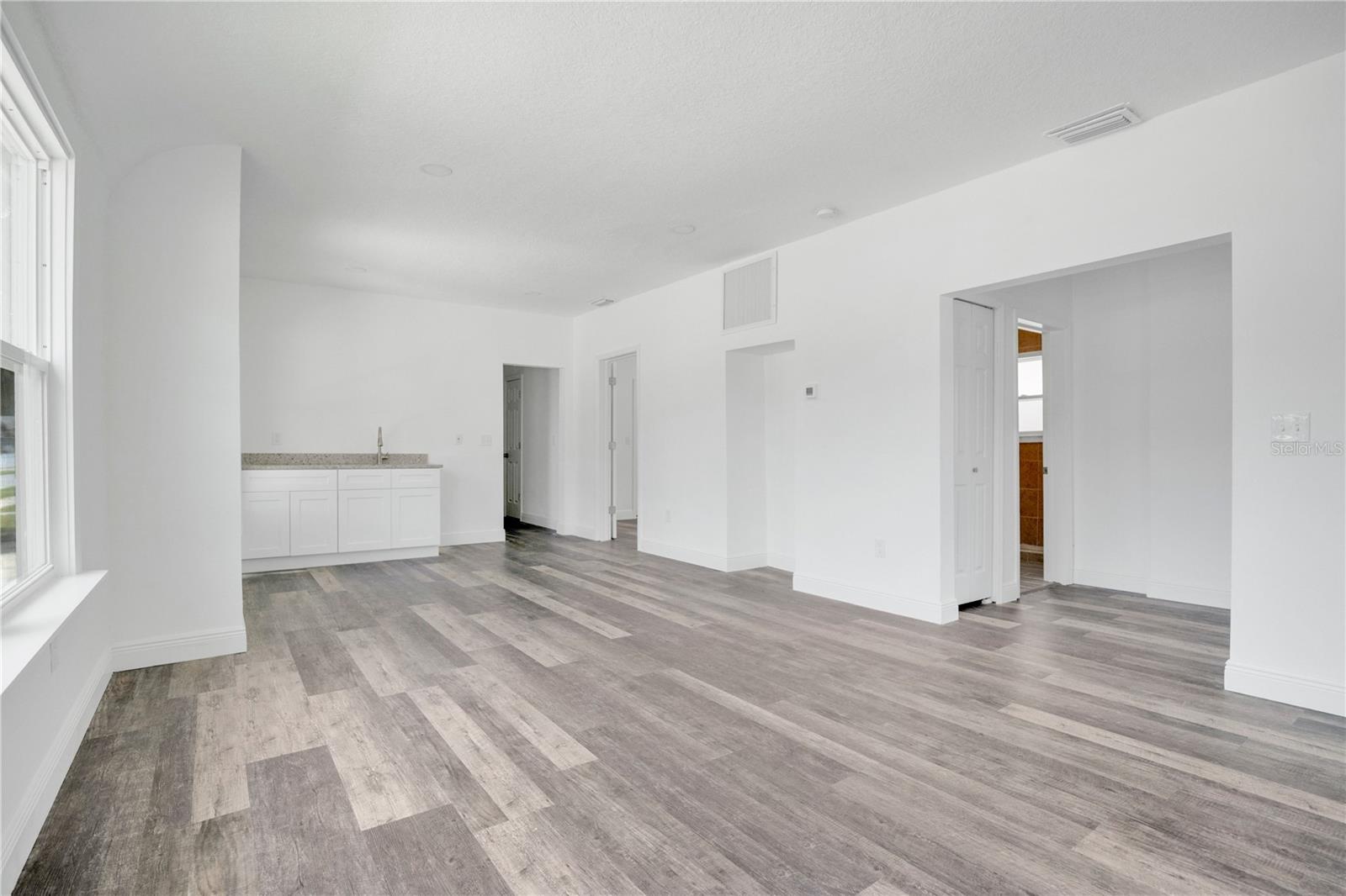 547 N RIDGEWOOD AVE — photo 9