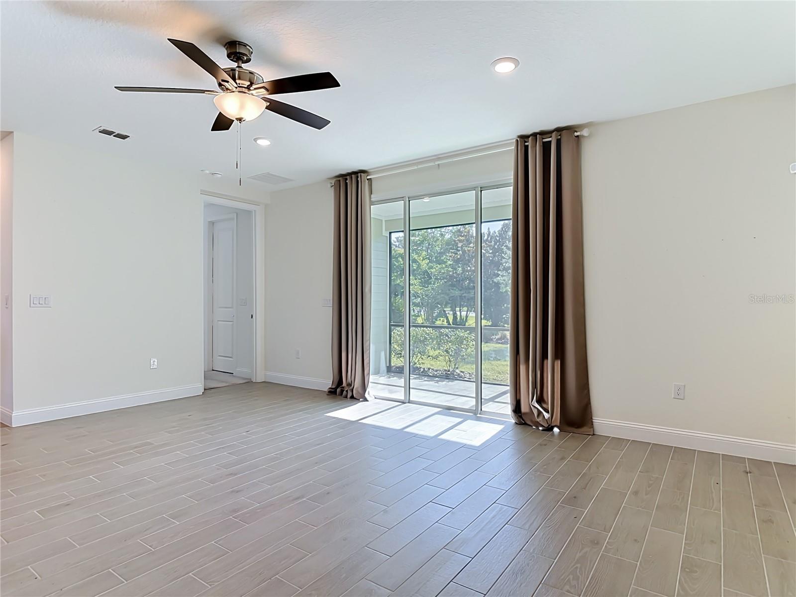 2183 RAGLAN CIR — photo 9