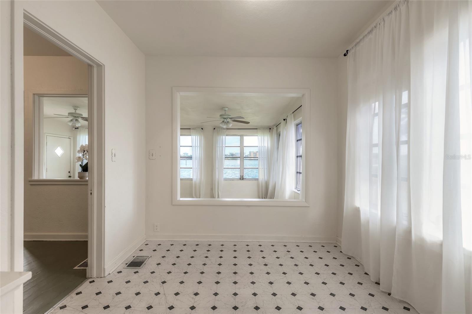 255 LEXINGTON DR — photo 12