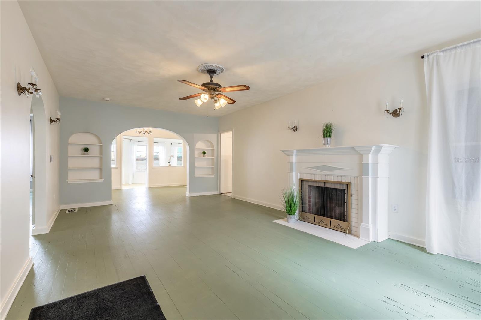 255 LEXINGTON DR — photo 6