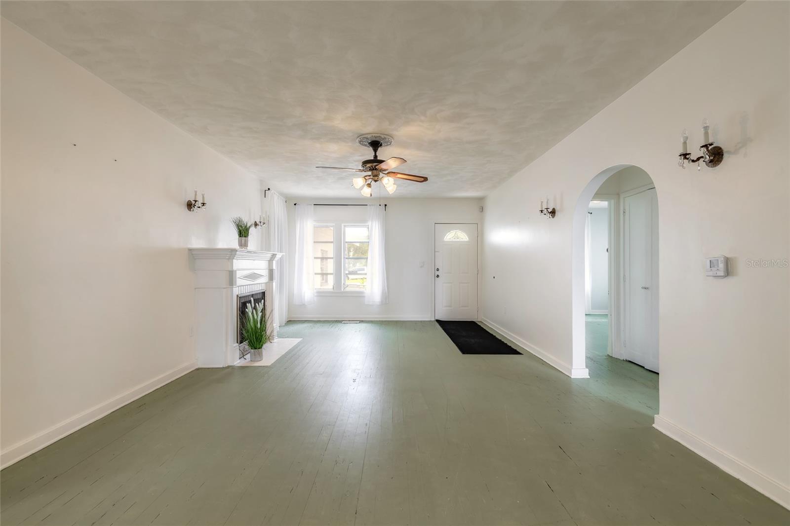 255 LEXINGTON DR — photo 8