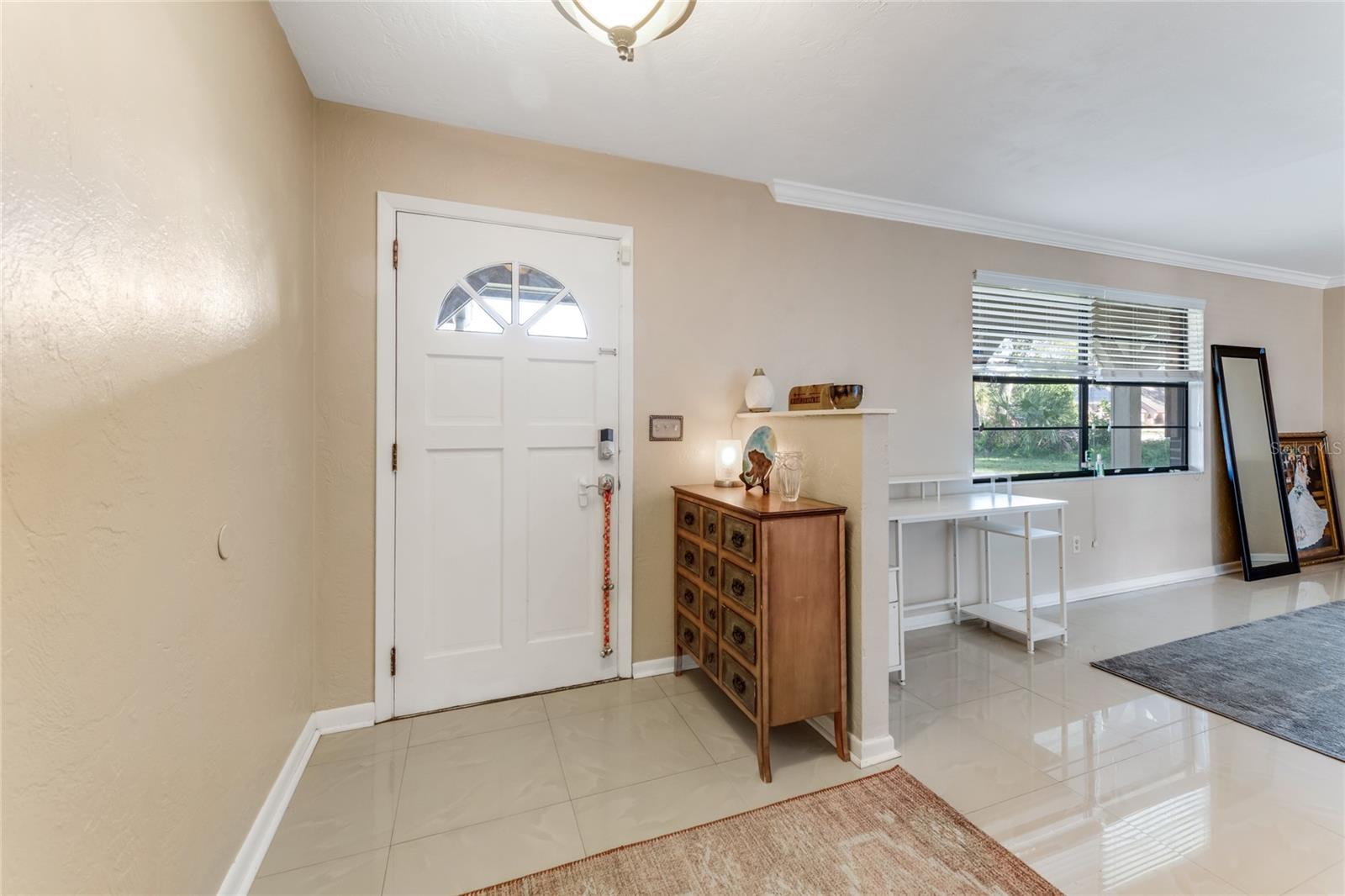 800 W RIVER OAK DR — photo 2