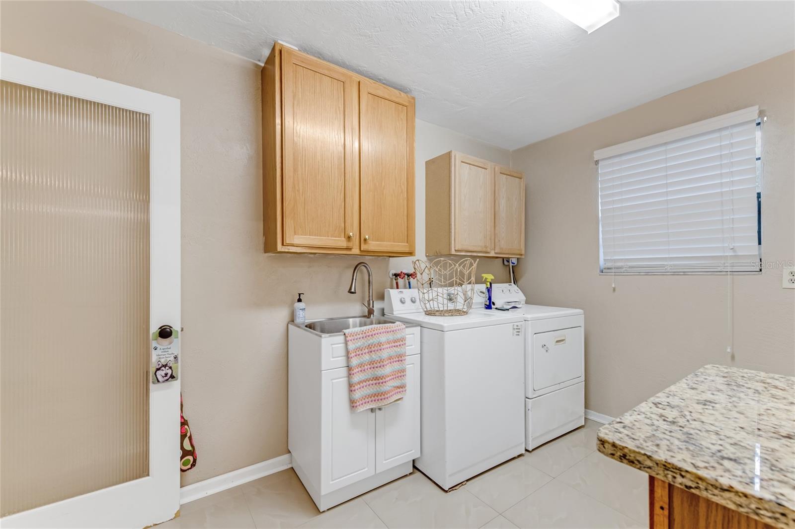 800 W RIVER OAK DR — photo 11