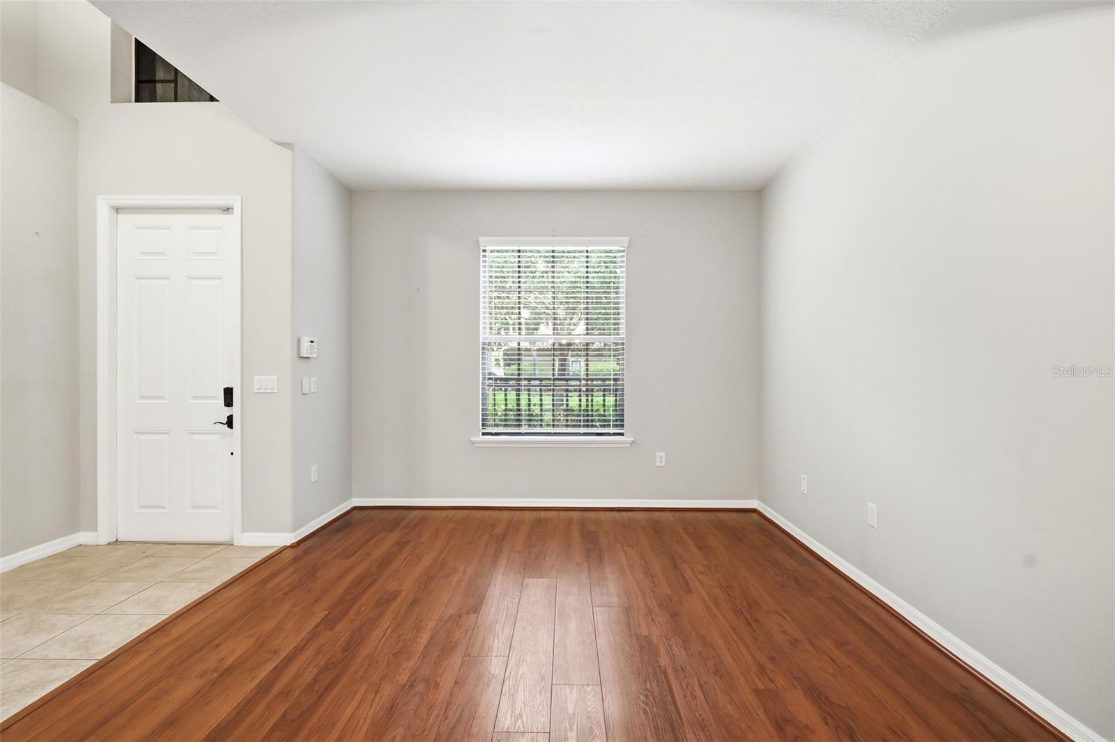 109 ELISSAR DR — photo 8