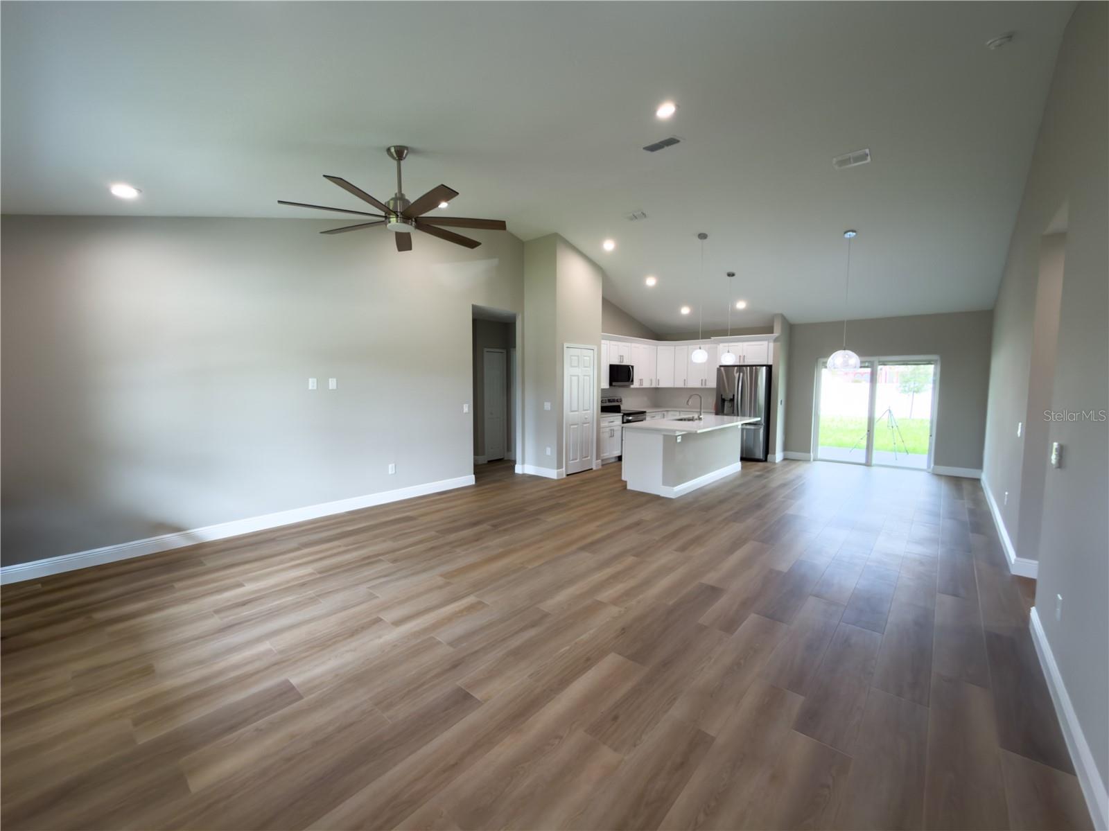 1592 E NORMANDY BLVD — photo 11
