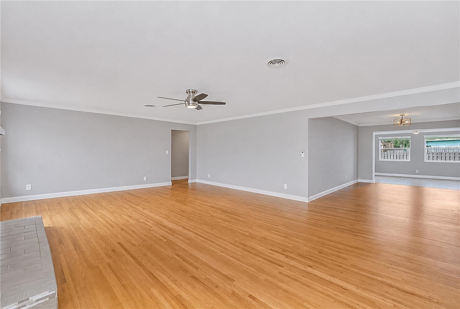 1032 BEL AIRE DR — photo 9