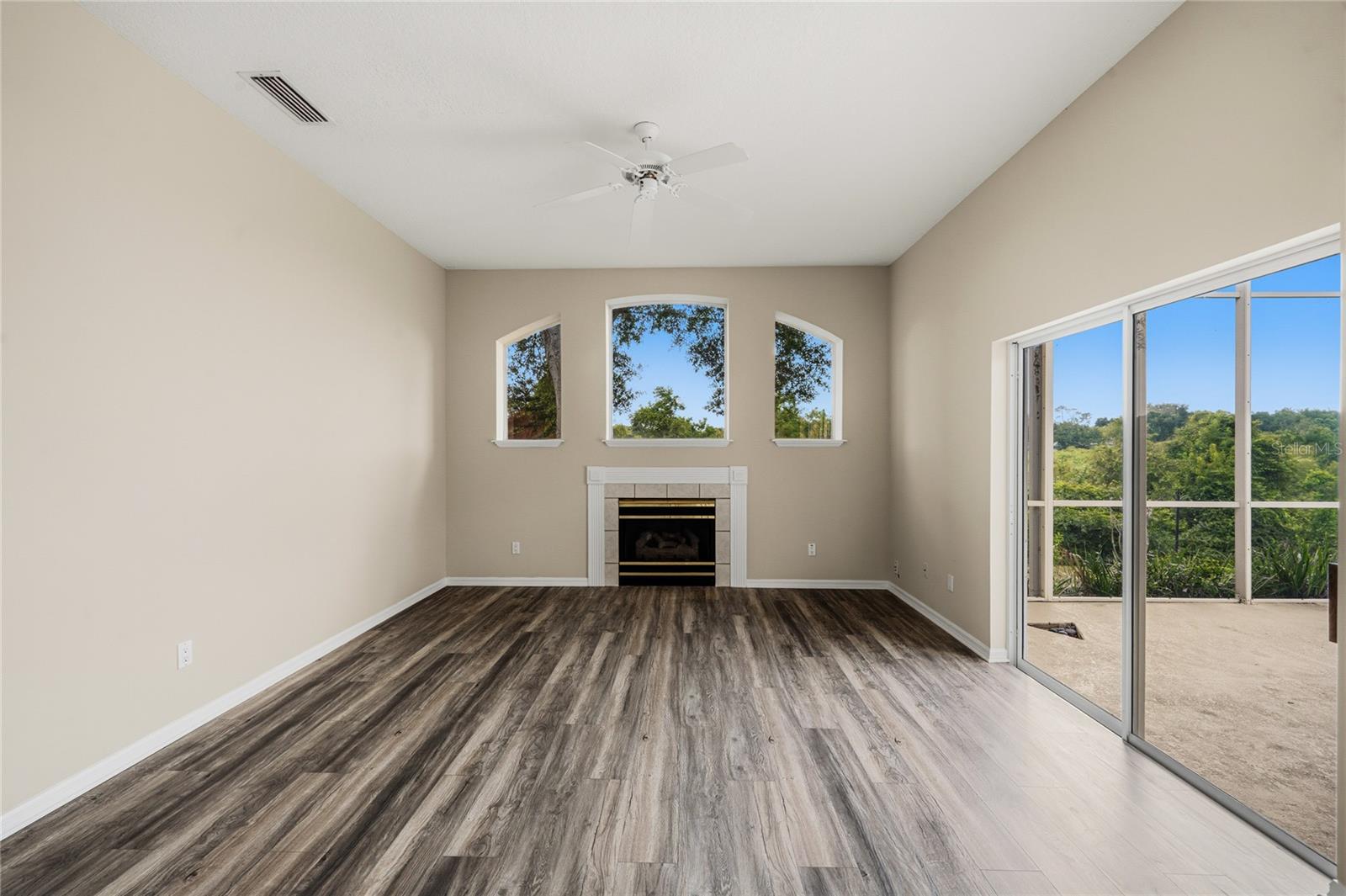 99 HOLLOW PINE DR — photo 12