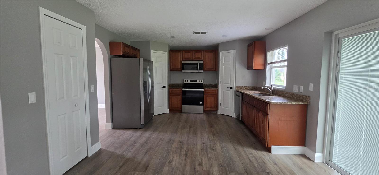 2861 BLACKBURN AVE — photo 7