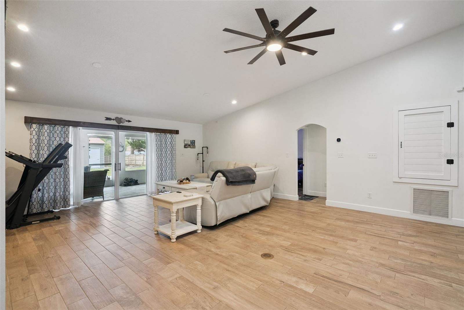 209 ALTA VISTA ST — photo 11