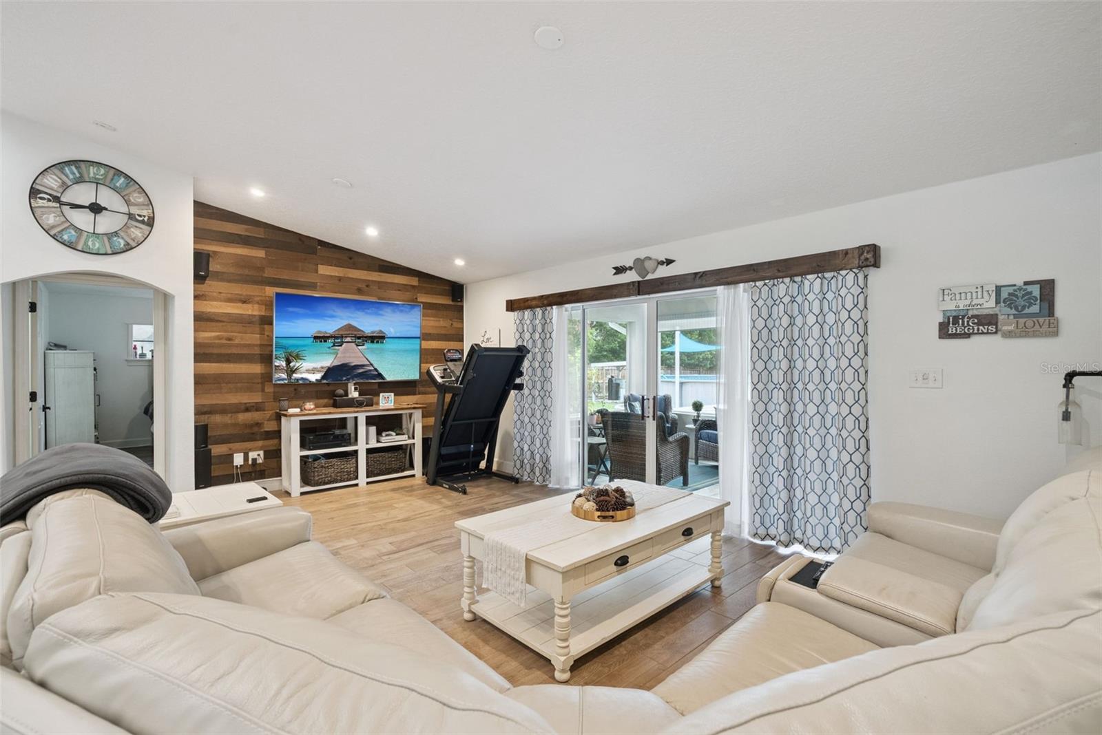 209 ALTA VISTA ST — photo 12
