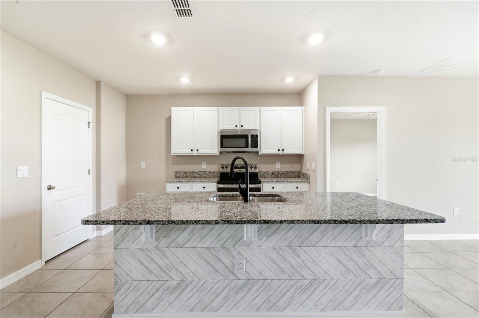 895 LAZIO CIR — photo 8