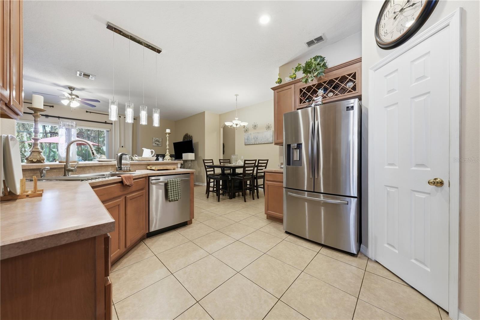 458 WOODFORD DR — photo 9