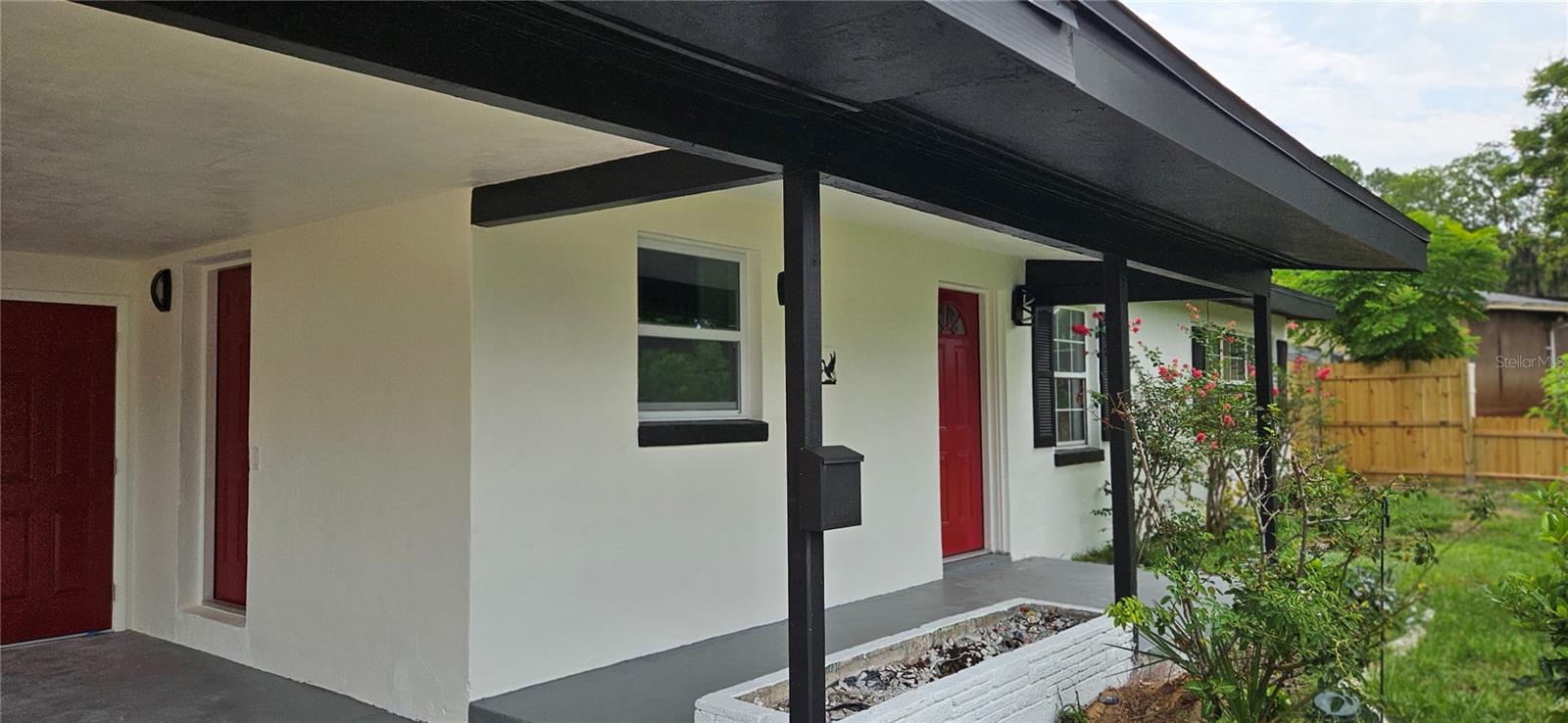 1304 HILLCREST DR — photo 2