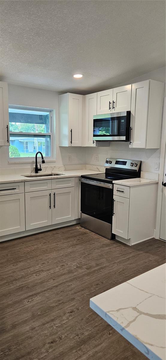 1304 HILLCREST DR — photo 8