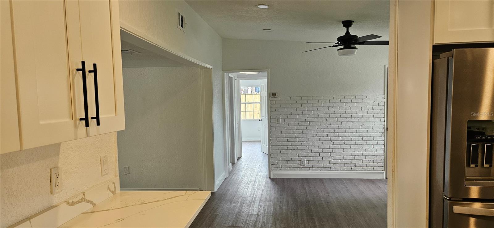 1304 HILLCREST DR — photo 9