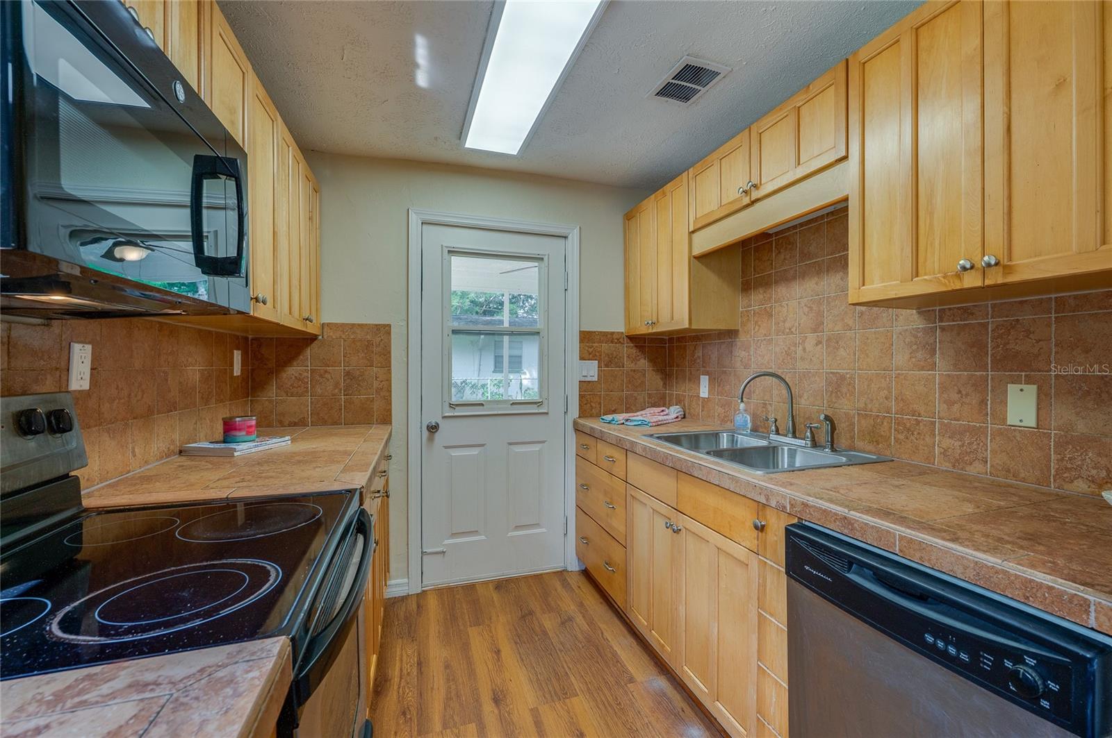 1220 LEON LN — photo 11