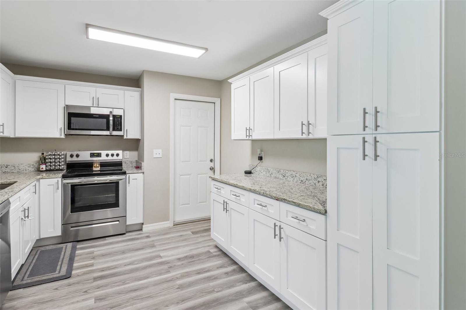 1200 E HANCOCK DR — photo 12