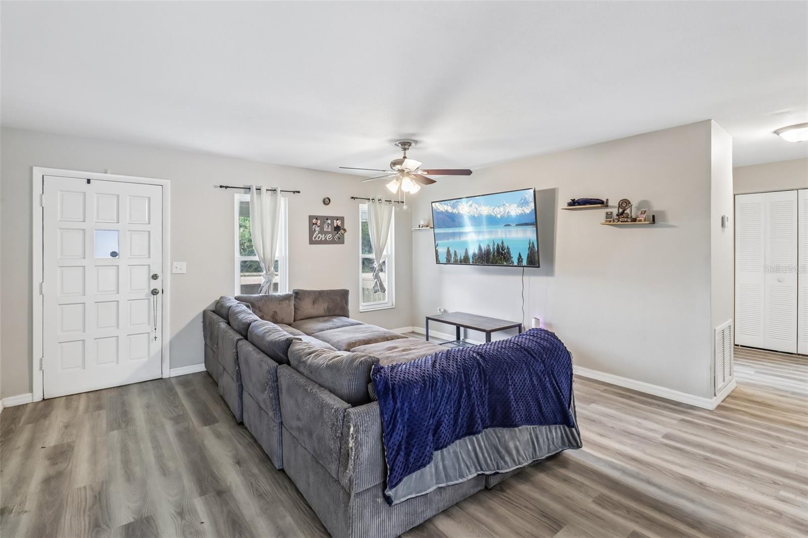 1200 E HANCOCK DR — photo 4