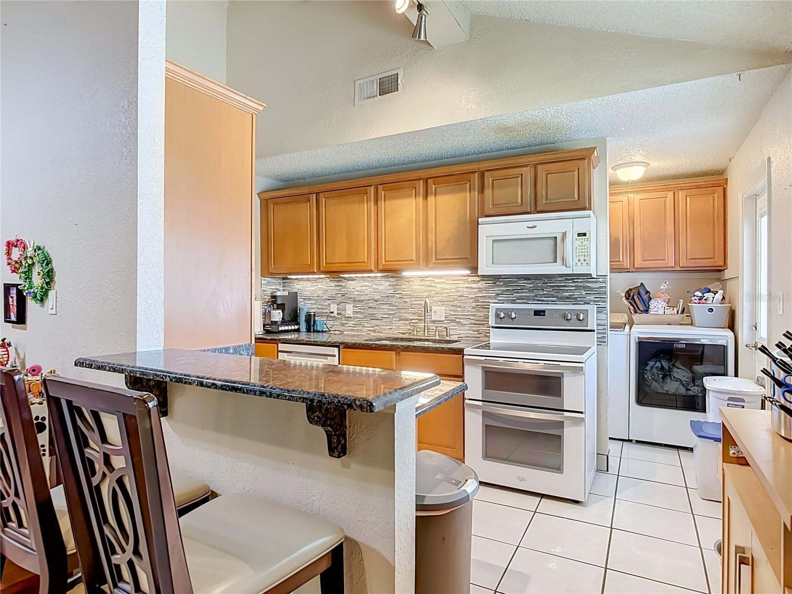 1123 W HANCOCK DR — photo 3