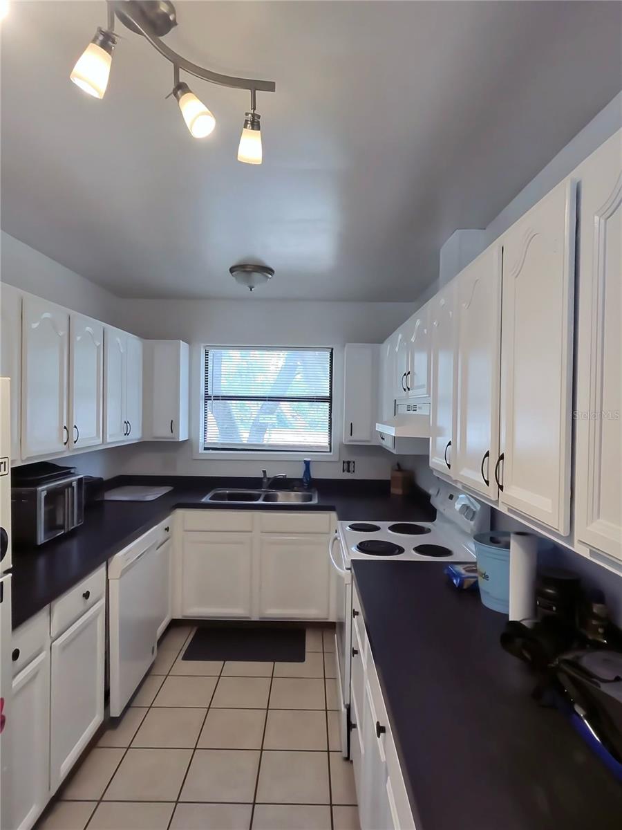 2831 ASCOT LN — photo 12