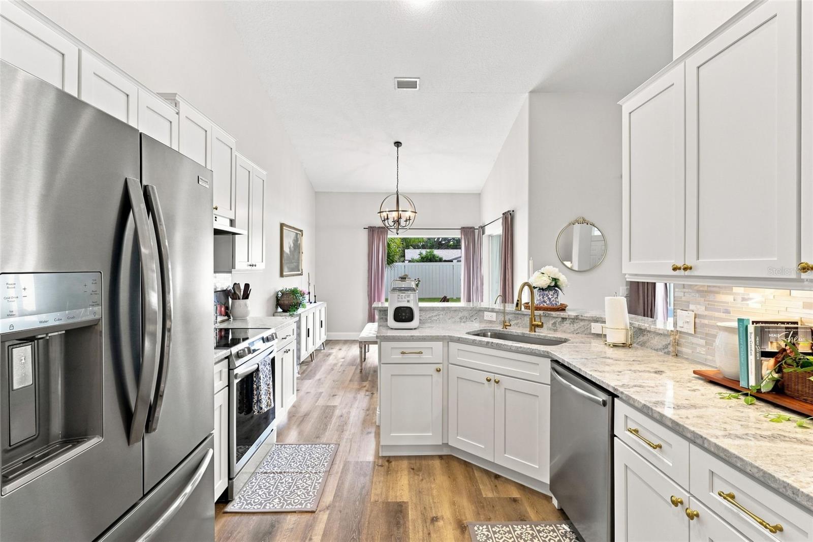 96 PARKVIEW DR — photo 8