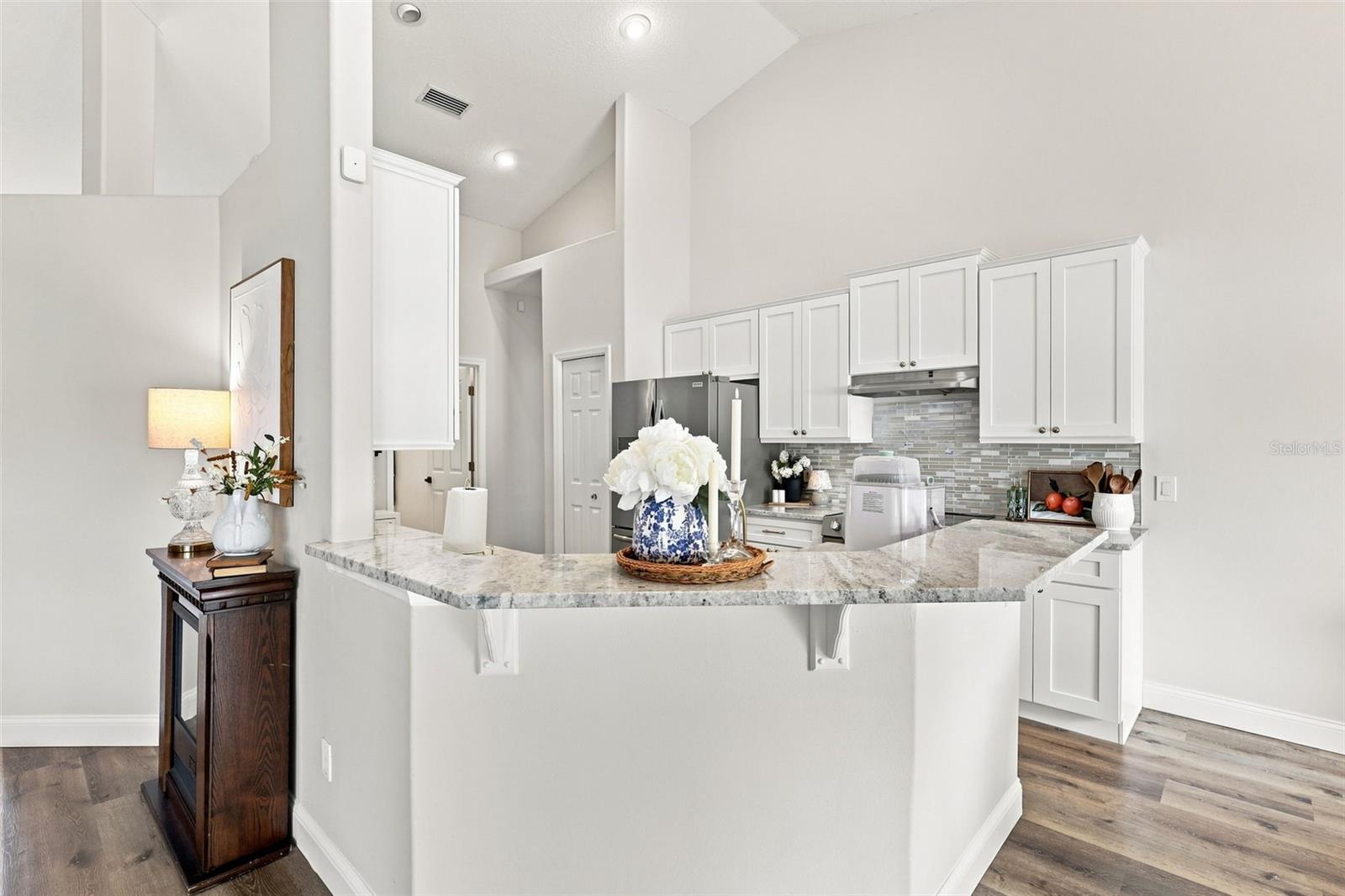 96 PARKVIEW DR — photo 9