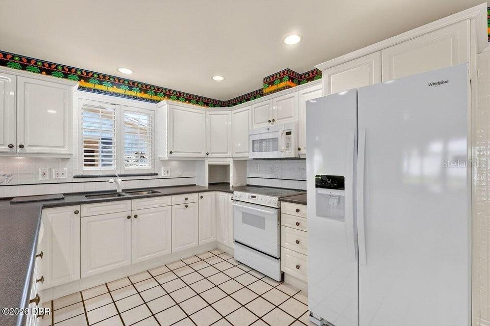 448 RIVERSIDE DR — photo 12
