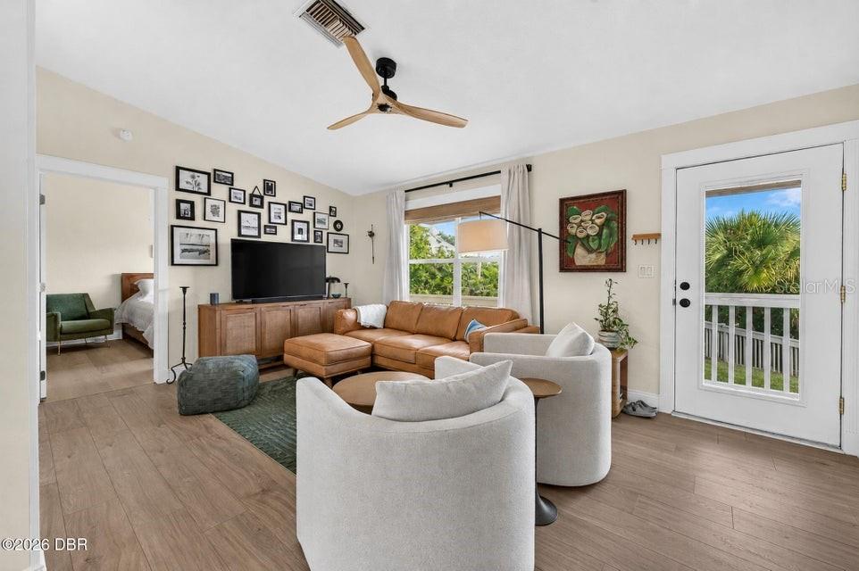 124 AVALON DR — photo 4