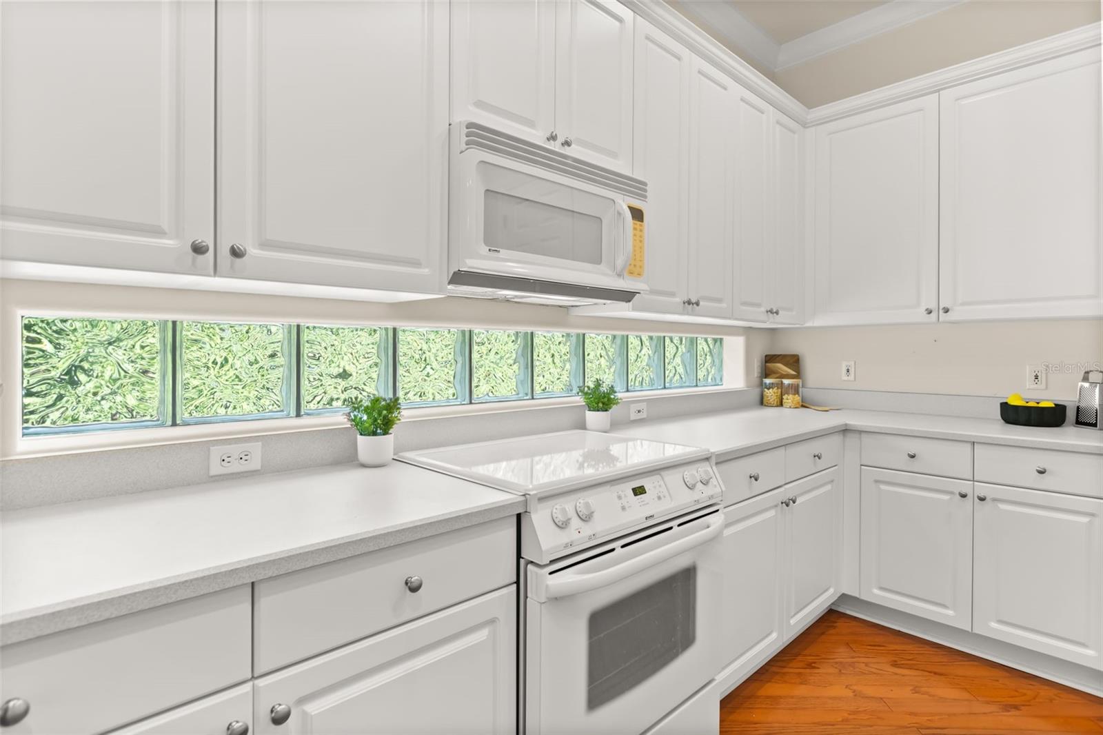 388 SOTHEBY WAY — photo 11