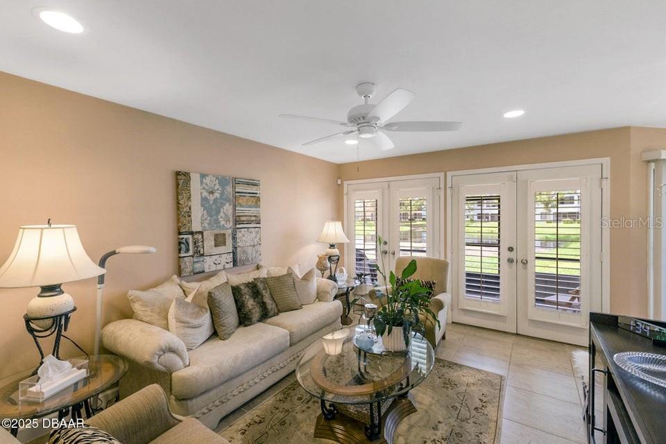 150 BLUE HERON DR #B — photo 10
