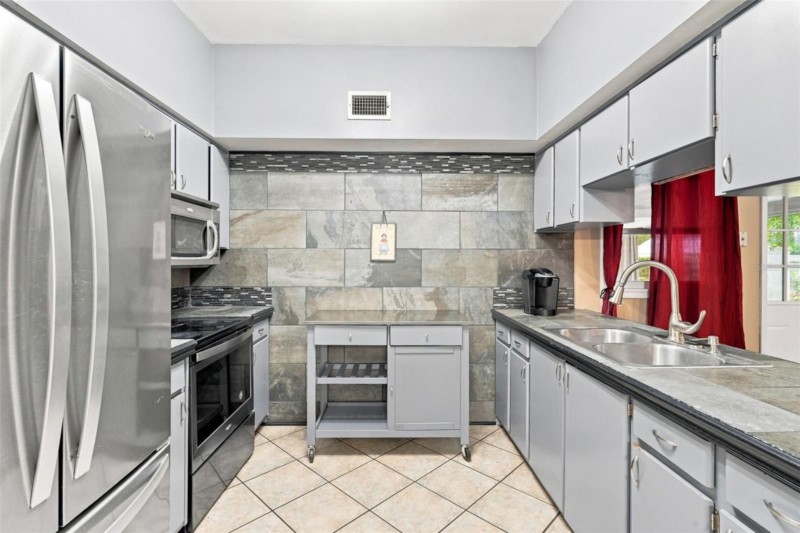 275 ABBOTT AVE — photo 6