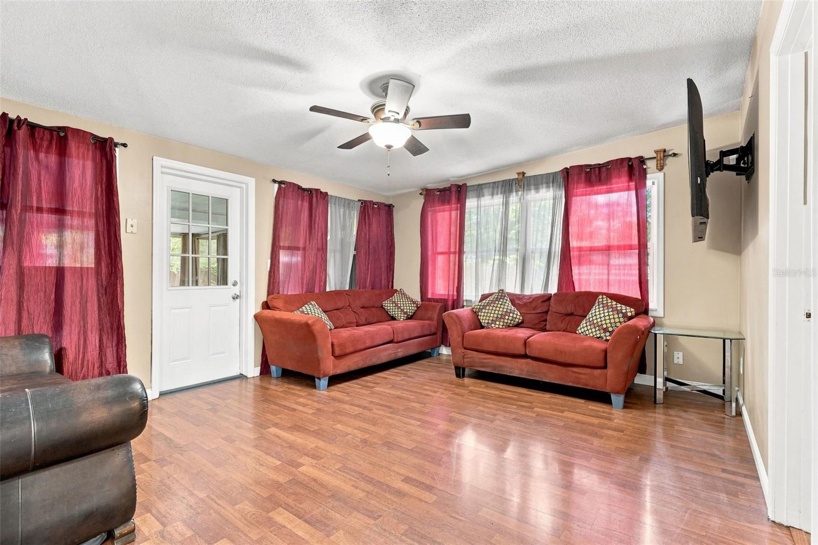 275 ABBOTT AVE — photo 10