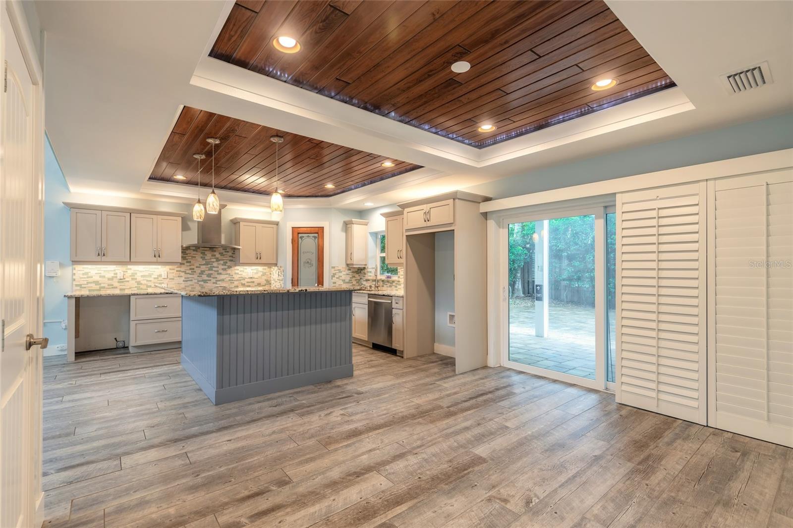 130 HERNANDEZ AVE — photo 9