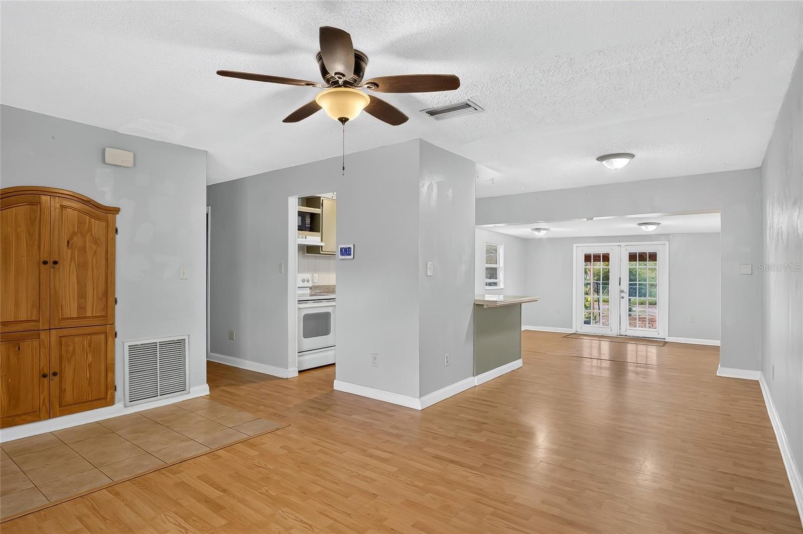 1019 PIONEER DR — photo 12
