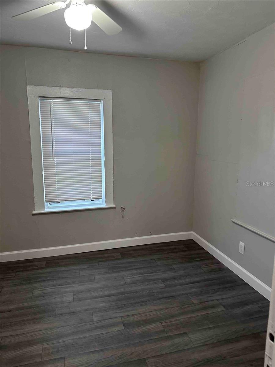 1215 HISTORIC GOLDSBORO BLVD — photo 2