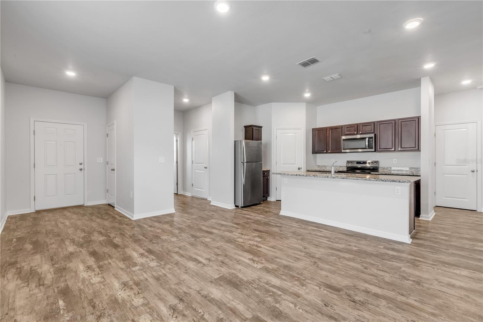 3006 NEVERLAND DR — photo 7