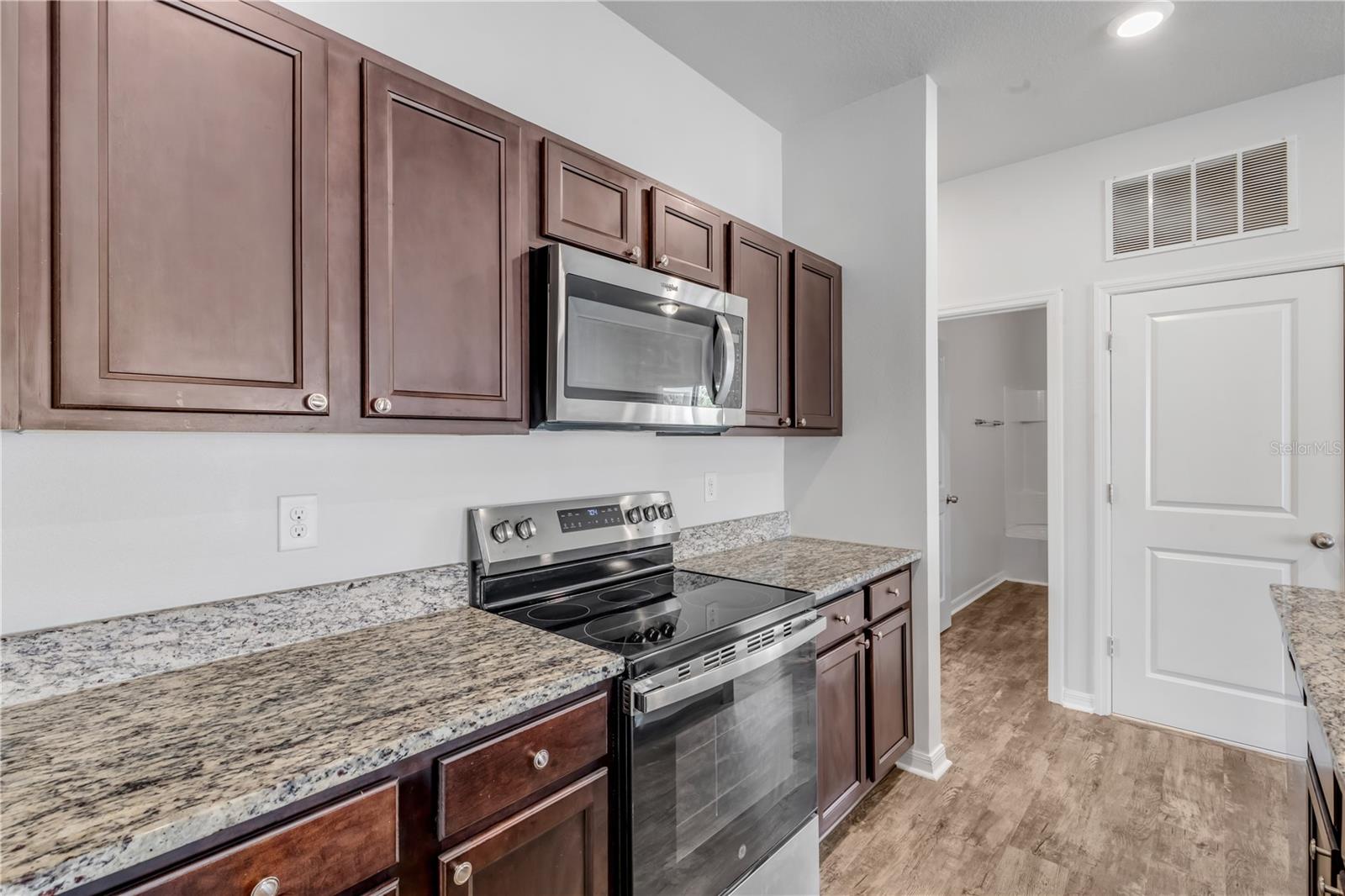 3006 NEVERLAND DR — photo 10