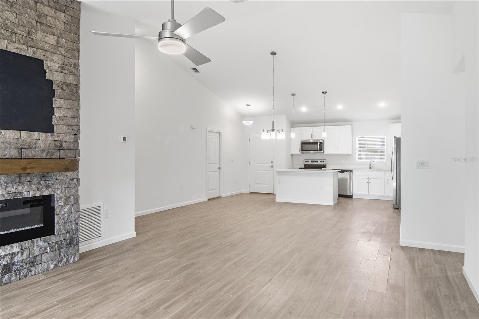 42 WOODBORN LN — photo 10