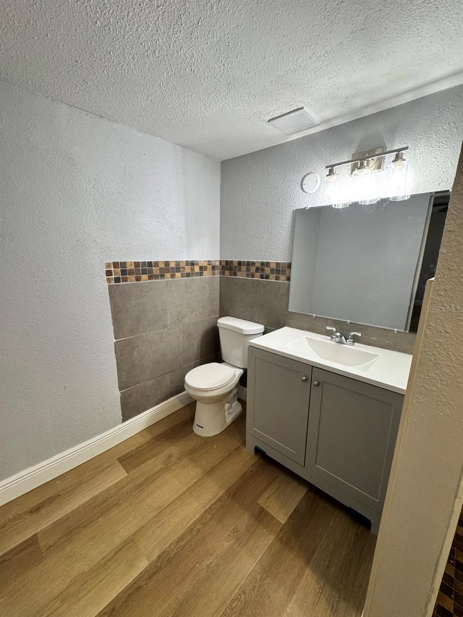 1320 S OLEANDER AVE — photo 10