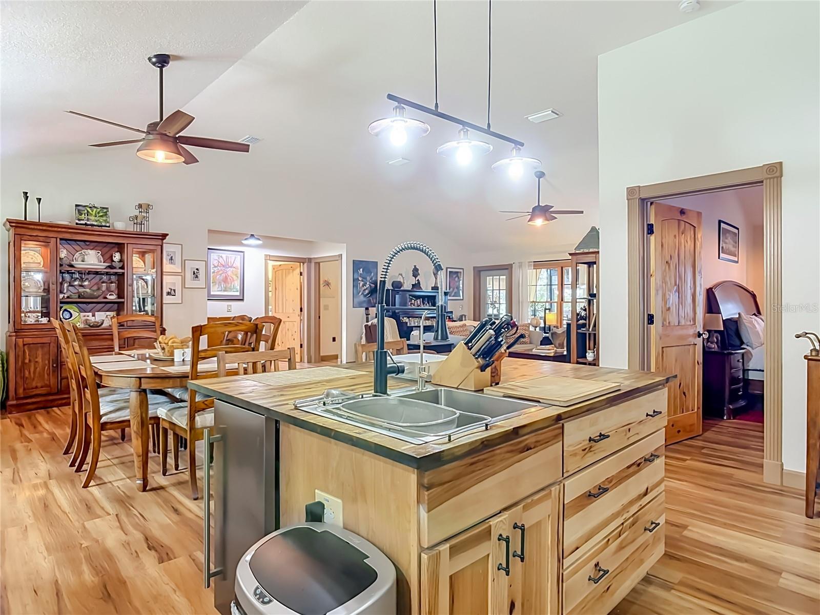 80 COMMUNITY DR — photo 11