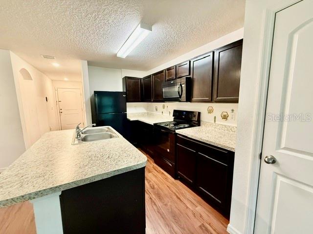 707 W CHELSEA ST — photo 2